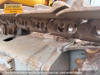 Escavadeira New Holland E215 LC