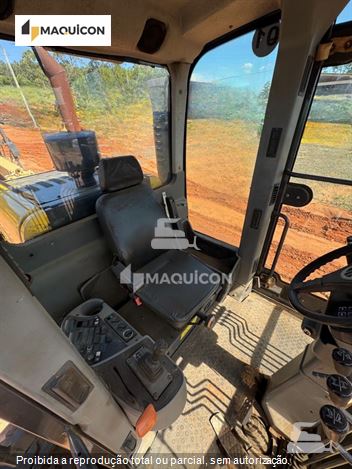 Motoniveladora New Holland RG140B
