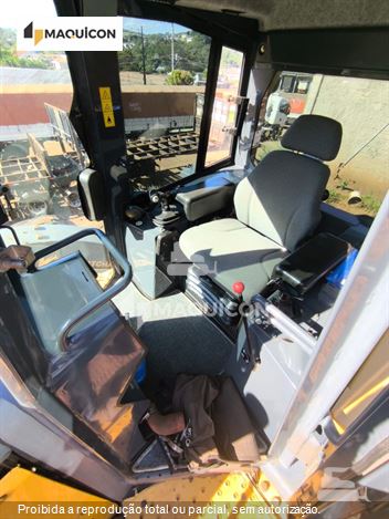Trator de Esteira John Deere 750J