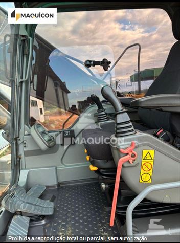 Escavadeira Volvo EC210B