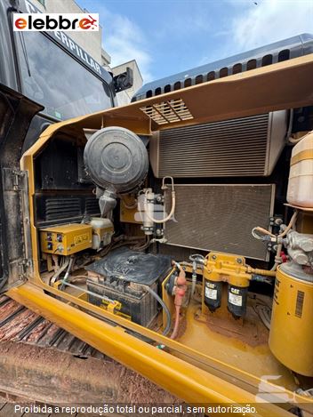 Escavadeira Caterpillar 318D2L