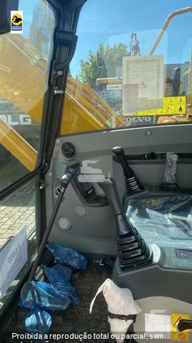Mini-Escavadeira SDLG E680F