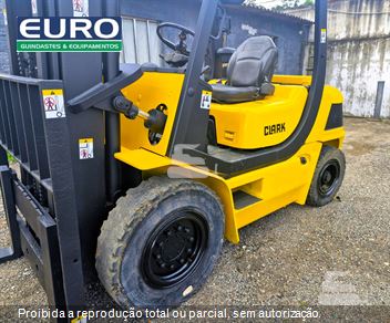 Empilhadeira Clark CFY40