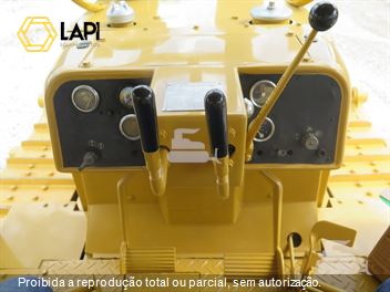 Trator de Esteira Caterpillar D6D