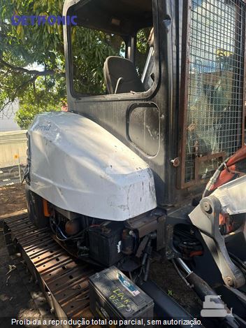 Mini-Escavadeira Bobcat E35