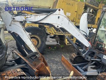 Mini-Escavadeira Bobcat E35