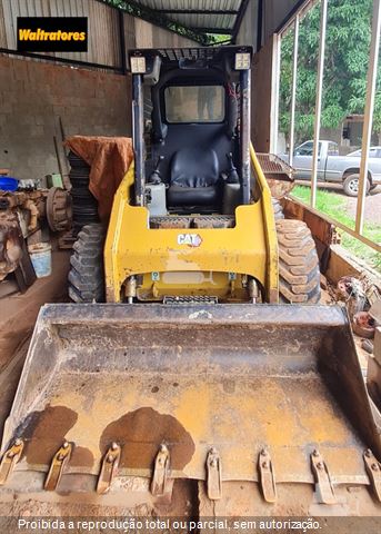 Mini-Carregadeira Caterpillar 226B