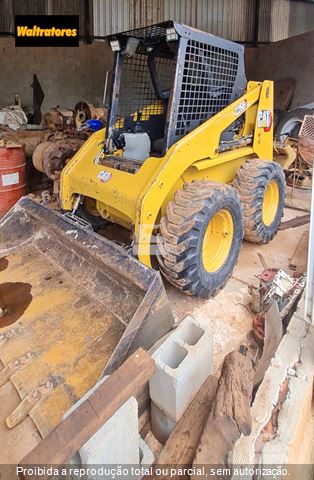 Mini-Carregadeira Caterpillar 226B