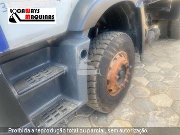 Caminhão Volkswagen 31-330 E Constellation 6x4 2p (Diesel)(E5)