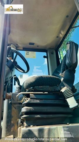 Pá Carregadeira Case 621E