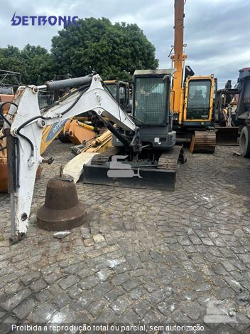 Mini-Escavadeira Bobcat E45