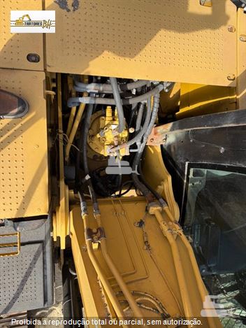 Escavadeira Caterpillar 320D2