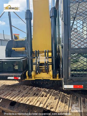 Escavadeira Caterpillar 320D2