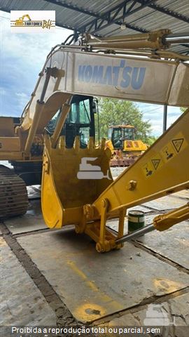 Escavadeira Komatsu PC210