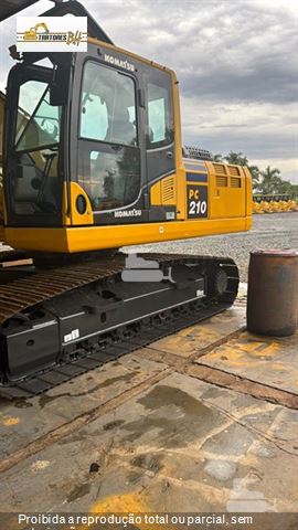 Escavadeira Komatsu PC210