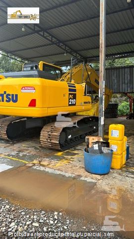Escavadeira Komatsu PC210
