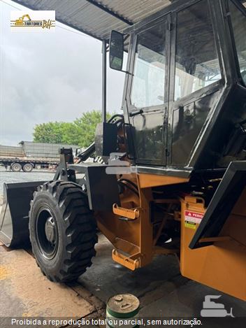 Pá Carregadeira Case W20E