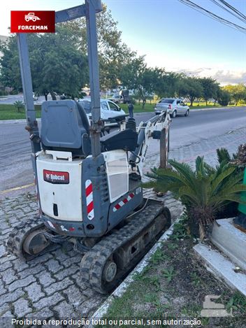 Mini-Escavadeira Bobcat E418
