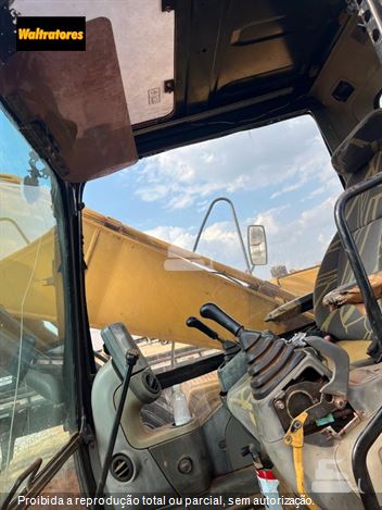 Escavadeira Caterpillar 320D