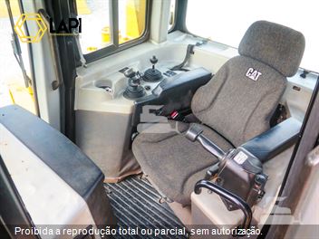 Trator de Esteira Caterpillar D6T
