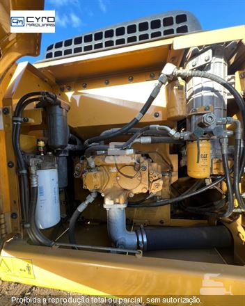Escavadeira Caterpillar 320D2L