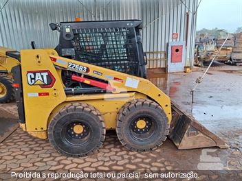 Mini-Carregadeira Caterpillar 226B 3