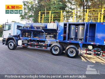 Caminhão Mercedes-Benz Axor 3131 6x4 2p (diesel)(E5)