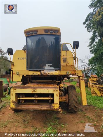 Colheitadeira New Holland TC-57