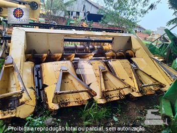 Colheitadeira New Holland TC-57
