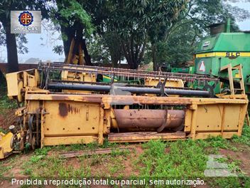 Colheitadeira New Holland TC-57