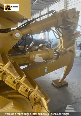 Trator de Esteira Caterpillar D8T