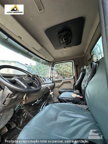 Caminhão Volkswagen 31-320 E Constellation 6x4 3-Eixos 2p (Diesel)