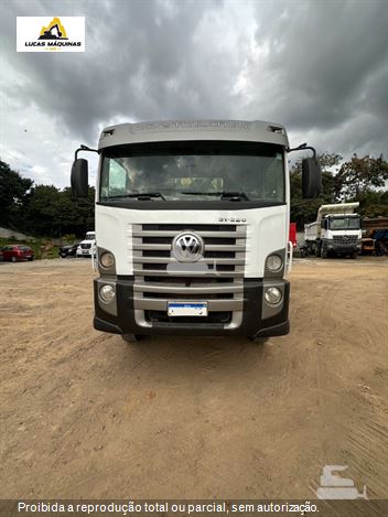 Caminhão Volkswagen 31-320 E Constellation 6x4 3-Eixos 2p (Diesel)
