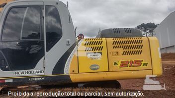Escavadeira New Holland E215 B