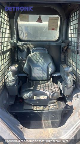 Mini-Carregadeira Bobcat S570