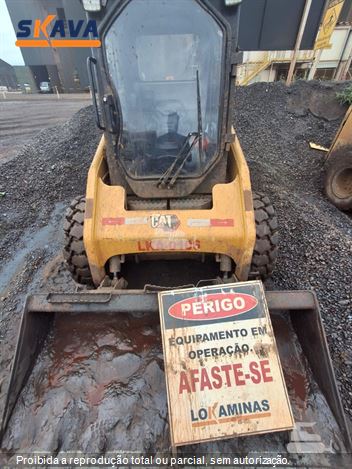 Mini-Carregadeira Caterpillar 226B