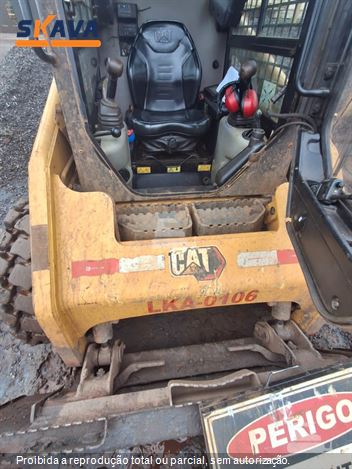 Mini-Carregadeira Caterpillar 226B