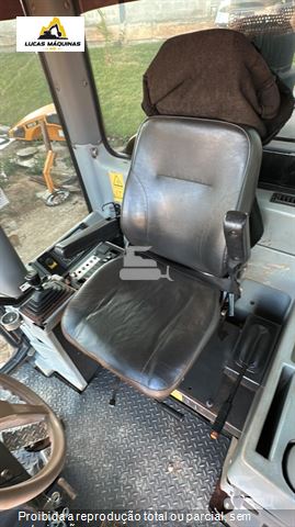 Motoniveladora New Holland FG170 B