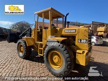 Pá Carregadeira Michigan L30