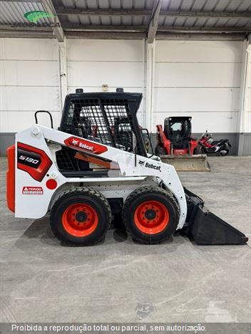 Mini-Carregadeira Bobcat S130