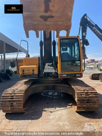 Escavadeira Hyundai R220LC-9