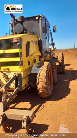 Motoniveladora New Holland RG140B