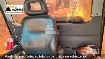 Motoniveladora New Holland RG140B