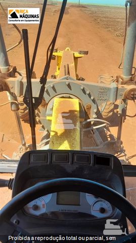 Motoniveladora New Holland RG140B