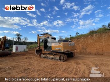 Escavadeira Case CX220C