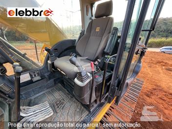 Escavadeira JCB JS220 LC