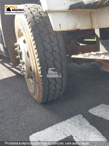 Caminhão Iveco TECTOR 260E25 6x4 2p (Diesel)