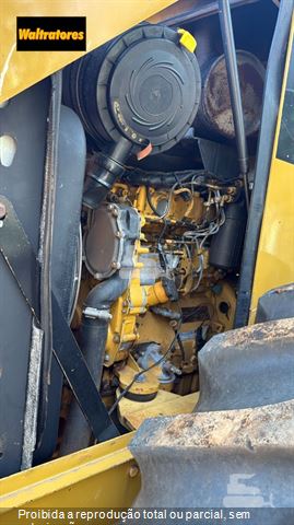 Rolo Compactador Caterpillar CP-533E