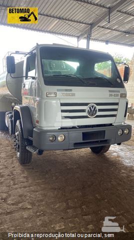 Caminhão Volkswagen 26-220 6x4 3-Eixos 2p (diesel)