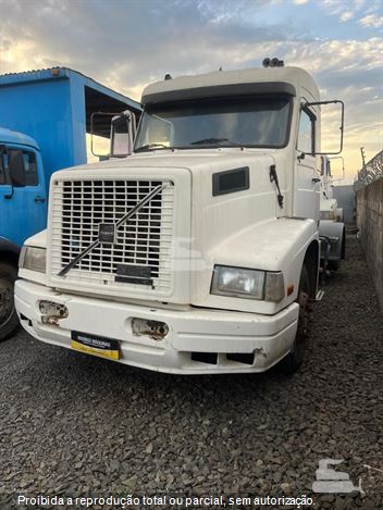 Caminhão Volvo NL-12 360 EDC 6X2 2p (diesel)